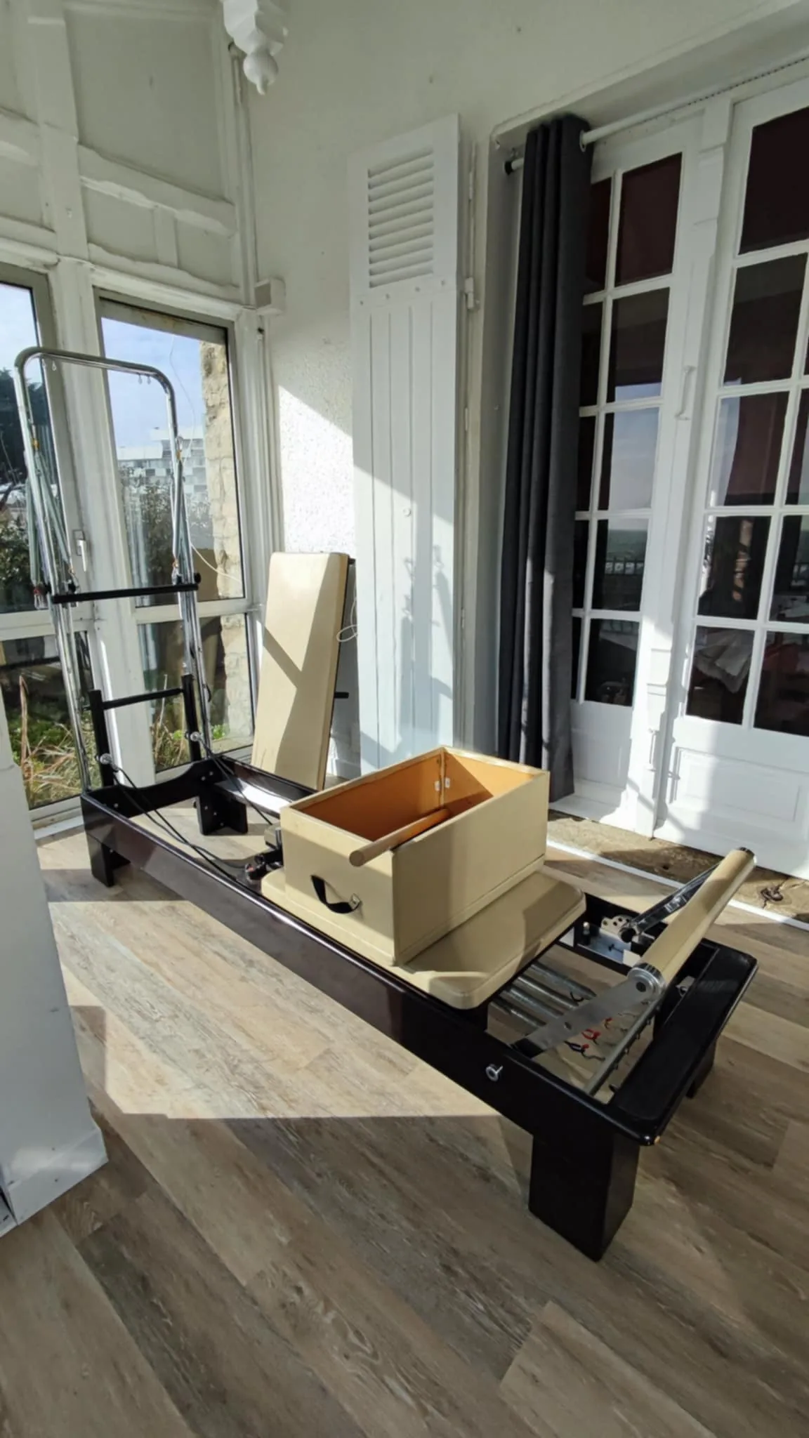 Gros plan sur le Reformer Cadillac du studio